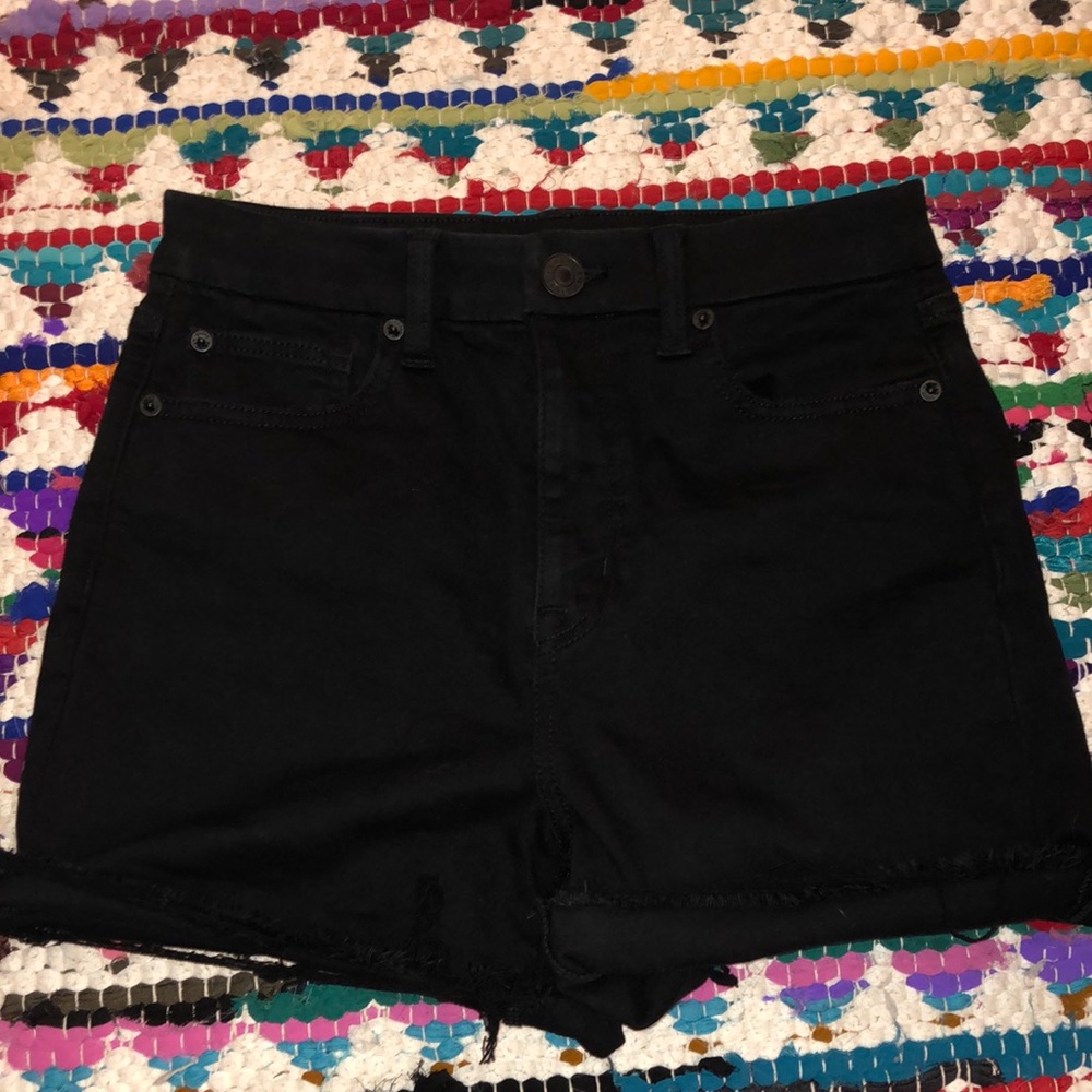 AMERICAN EAGLE CURVY HI RISE SHORTIE